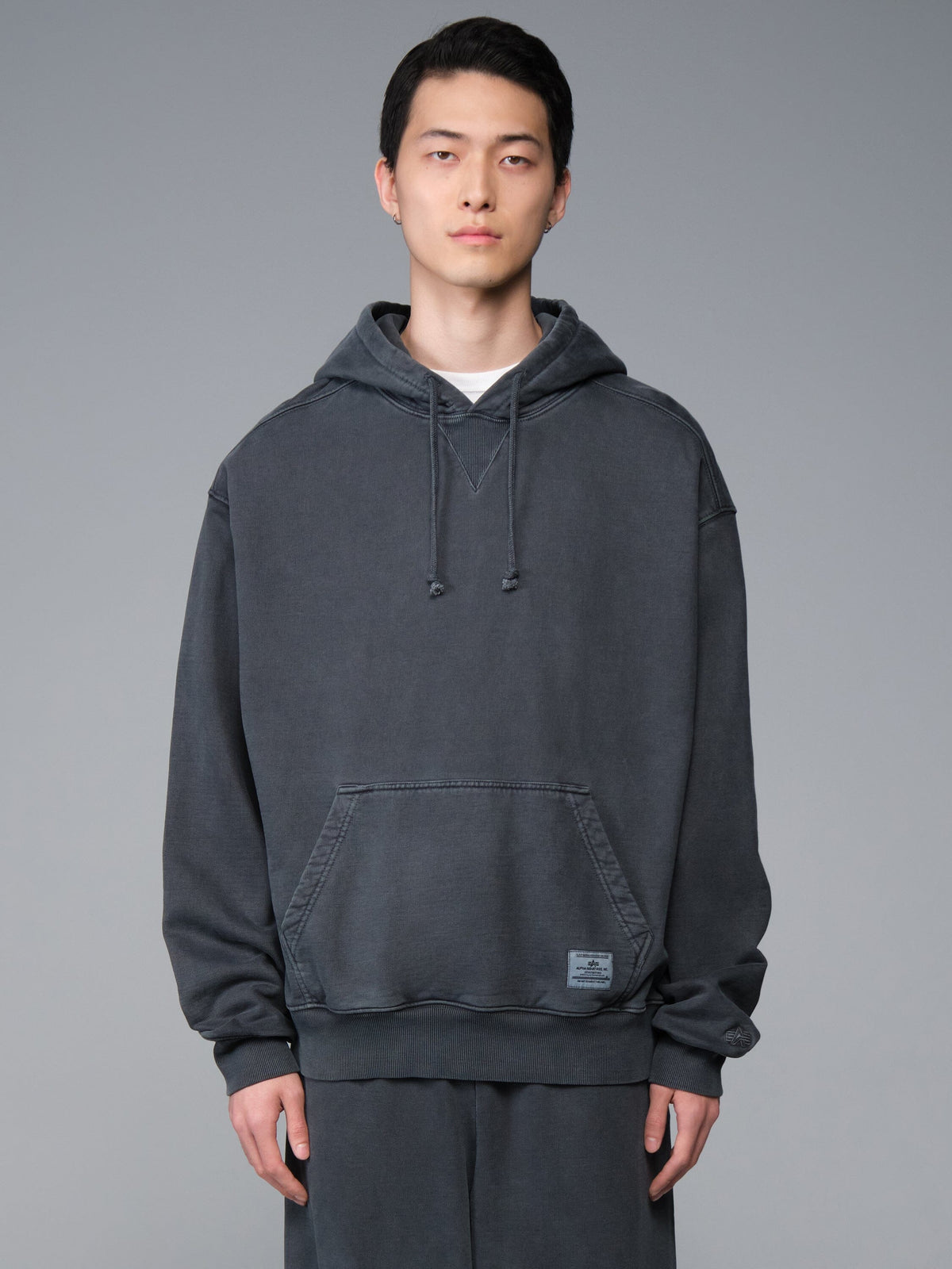 ESSENTIAL HOODIE BATTLEWASH SWEATSHIRT BLACK | Alpha Industries