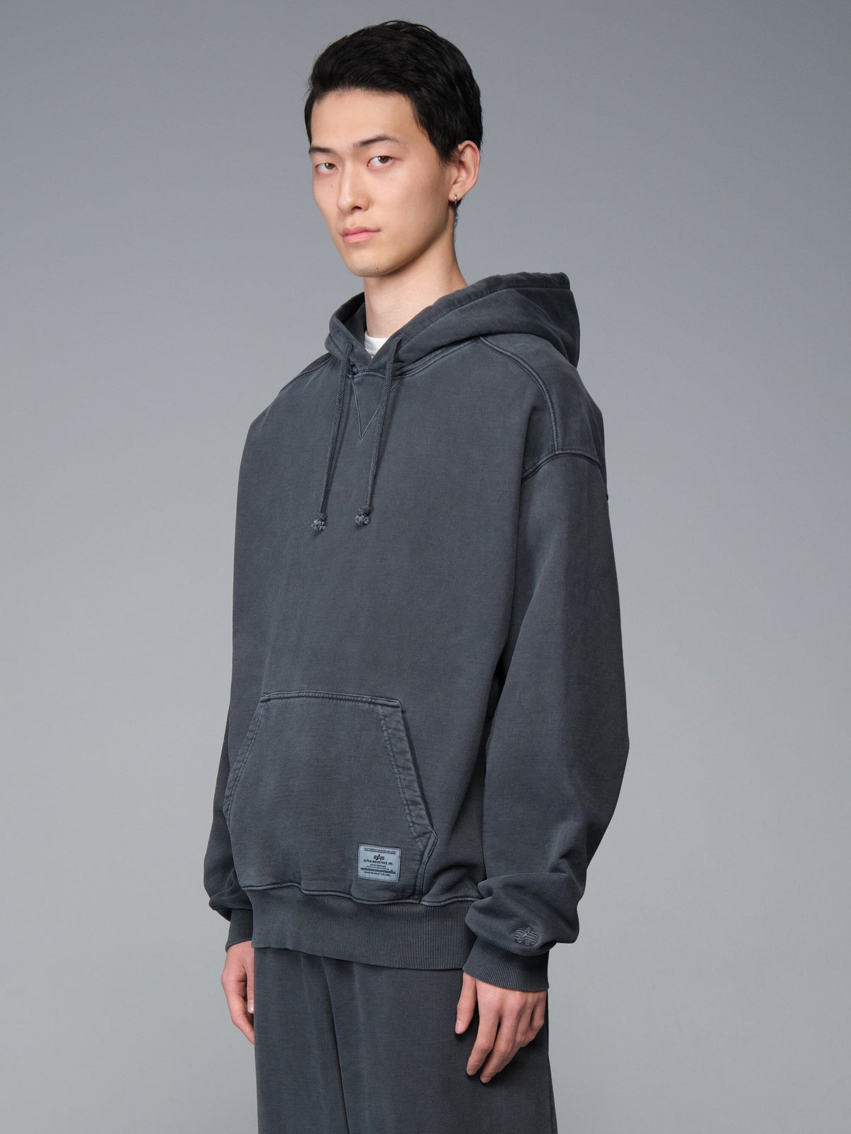 ESSENTIAL HOODIE BATTLEWASH SWEATSHIRT BLACK | Alpha Industries