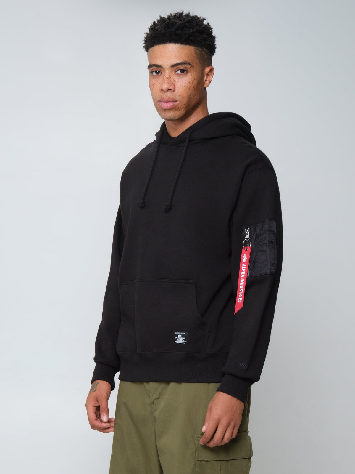 UTILITY POCKET HOODIE BLACK | Alpha Industries