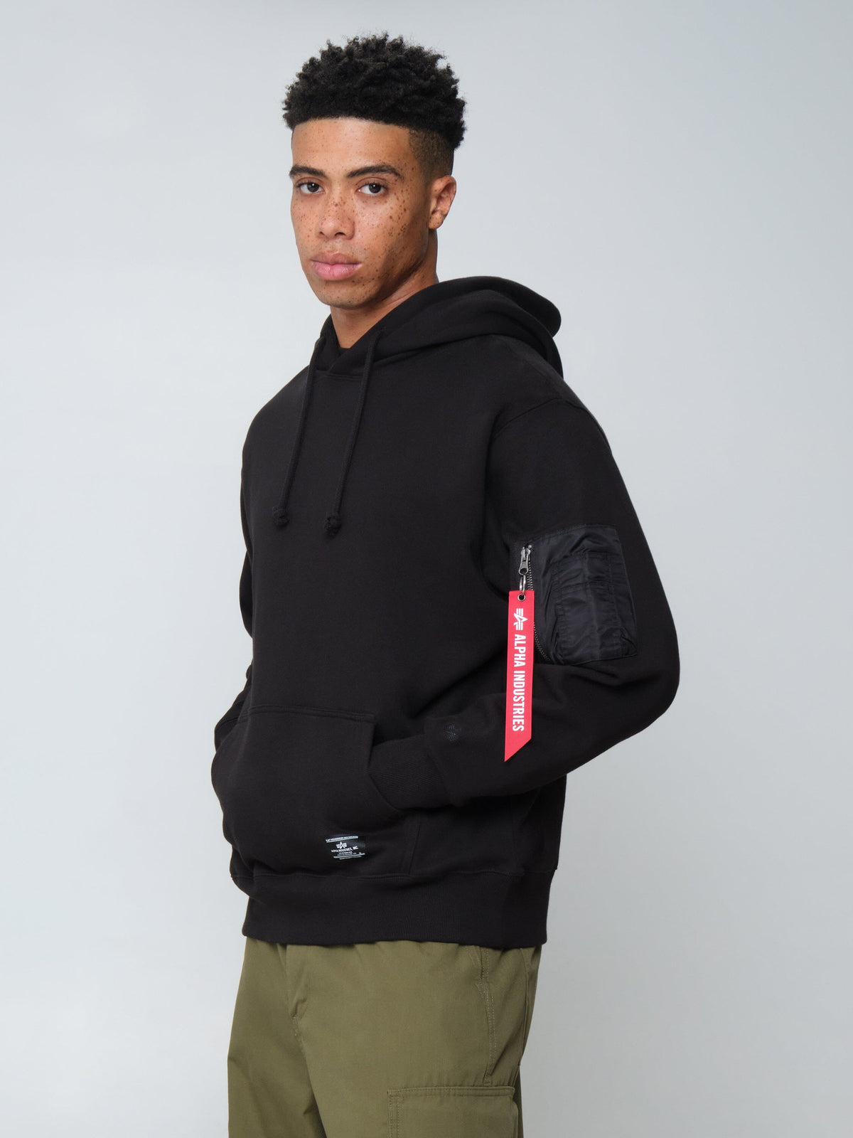 UTILITY POCKET HOODIE BLACK | Alpha Industries