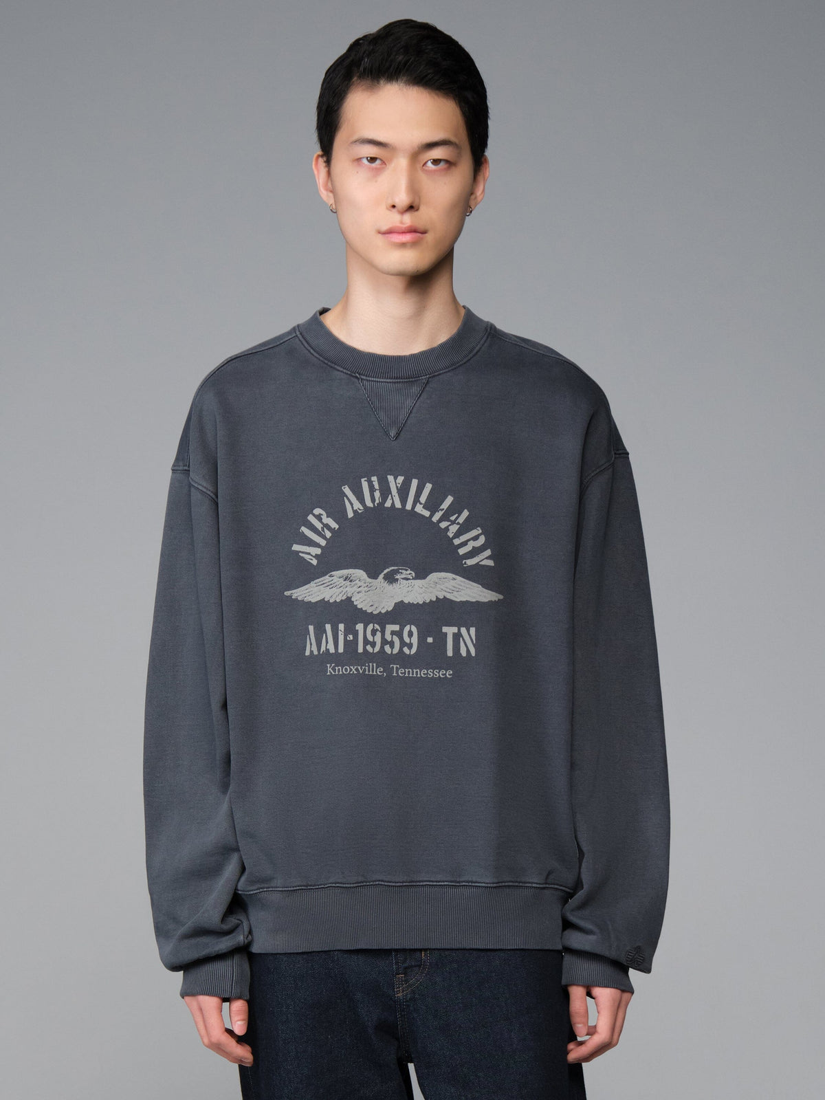 ESSENTIAL CREW AIR AUX SWEATSHIRT BLACK | Alpha Industries