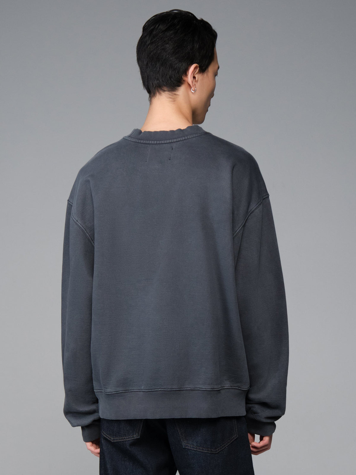 ESSENTIAL CREW AIR AUX SWEATSHIRT BLACK | Alpha Industries