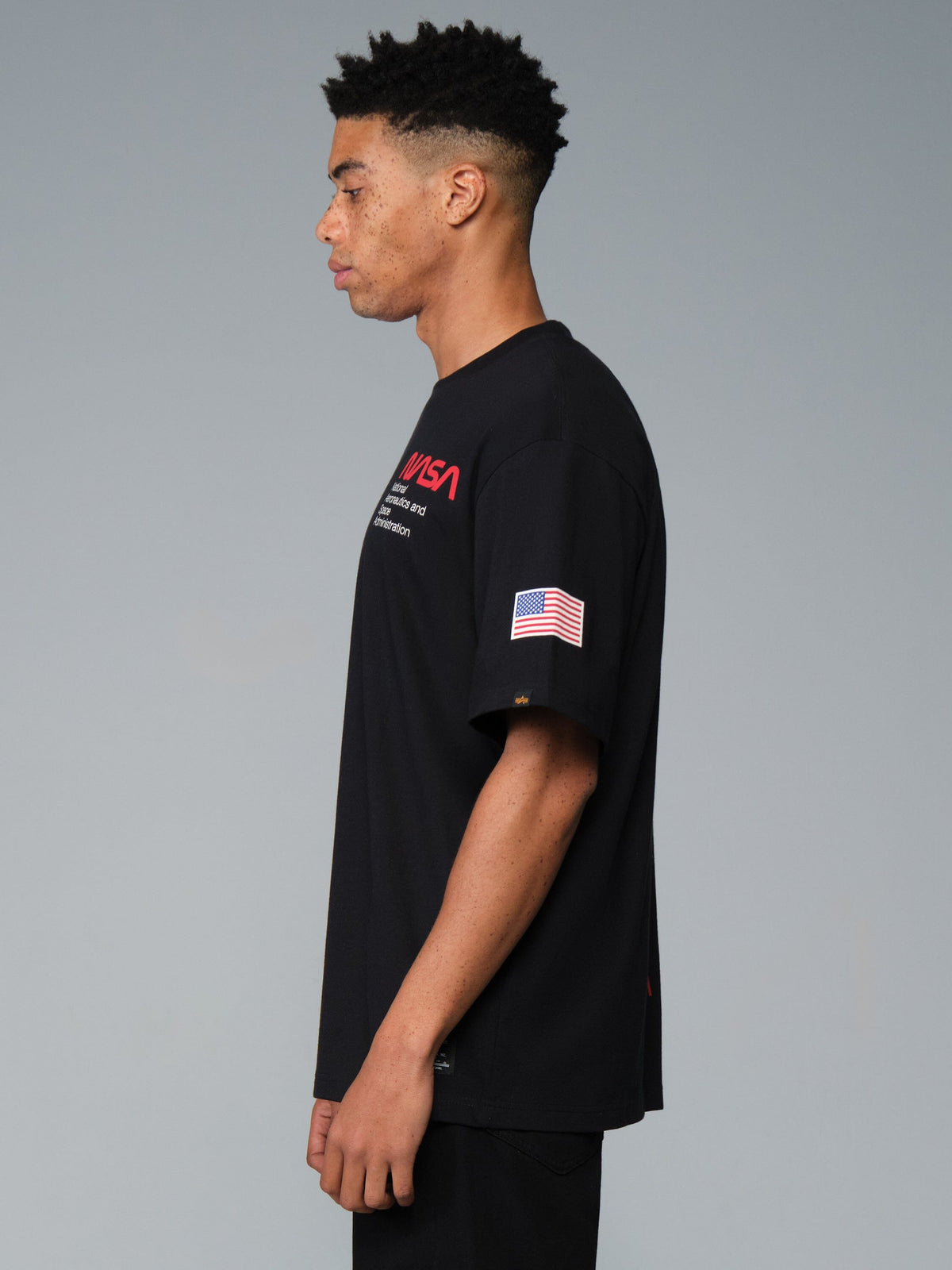 NASA WORM LOGO ESSENTIAL TEE BLACK | Alpha Industries
