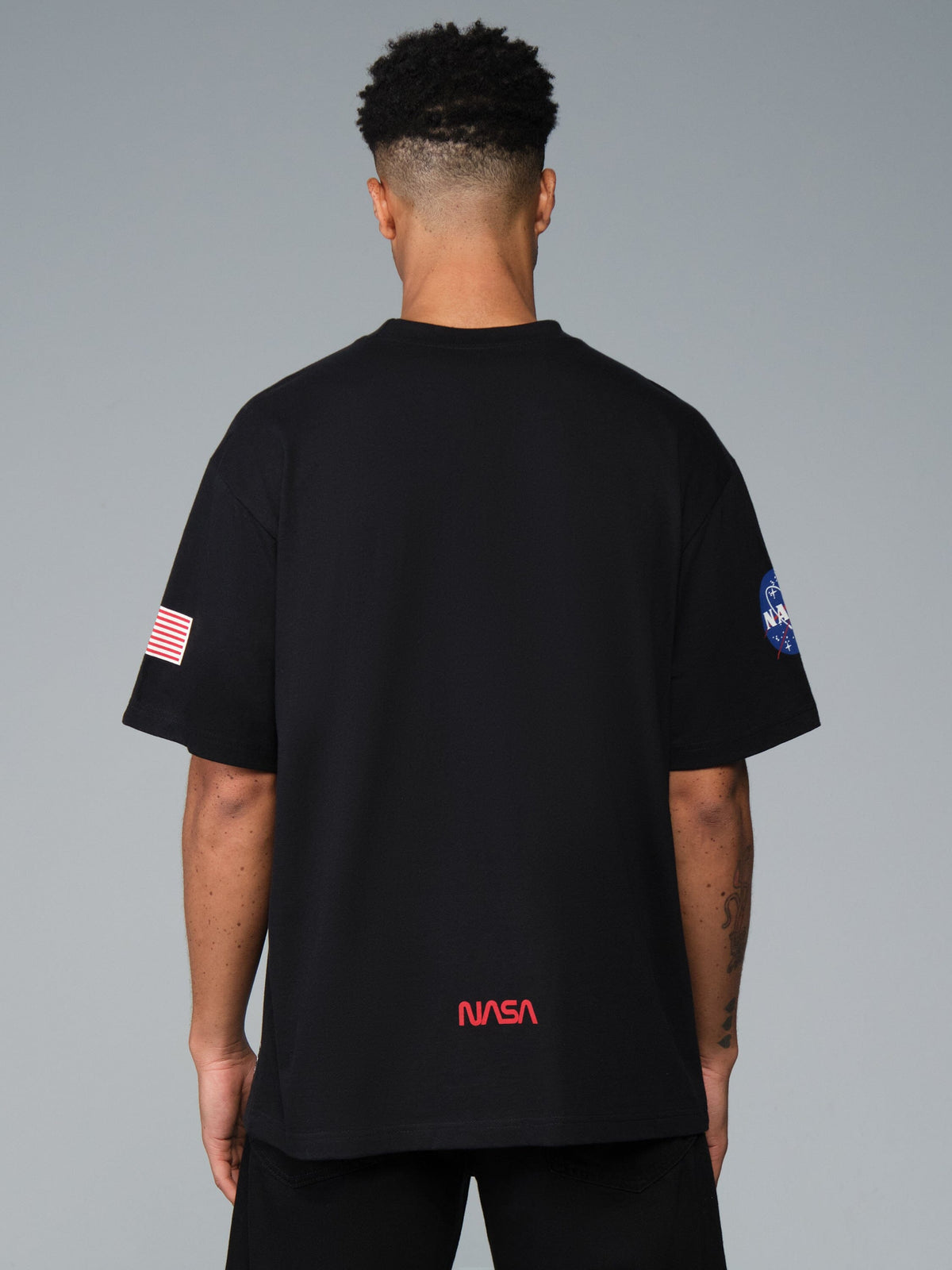 NASA WORM LOGO ESSENTIAL TEE BLACK | Alpha Industries